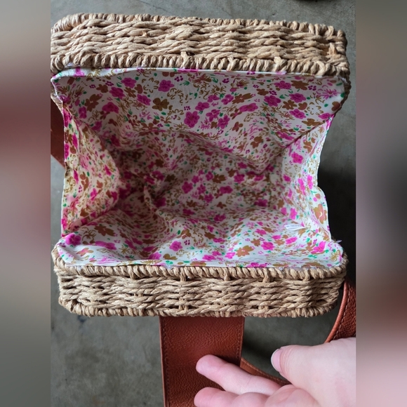 Tan Woven Crossbody Bag - Picture 2 of 2